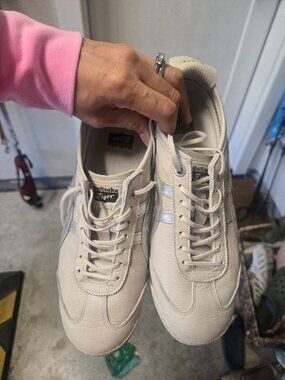 Onitsuka Tiger Size 7.5 US